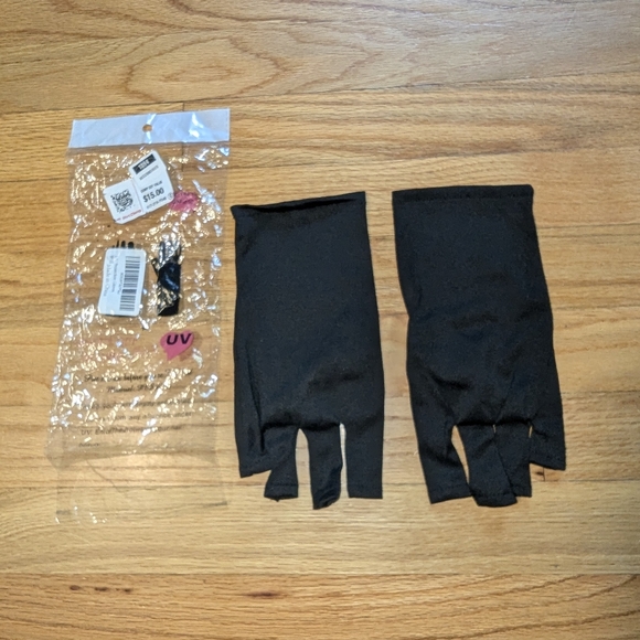 Black UV Protection Nail Gloves - Picture 2 of 3